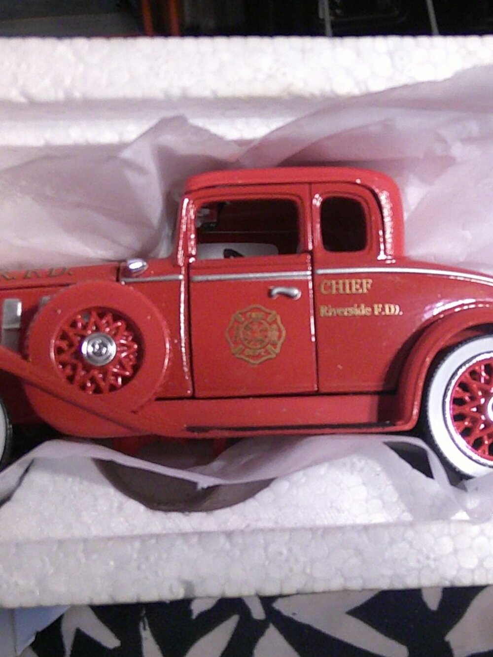 National Motor Museum Mint: 1932 Chevy Fire Chief Car New n Box